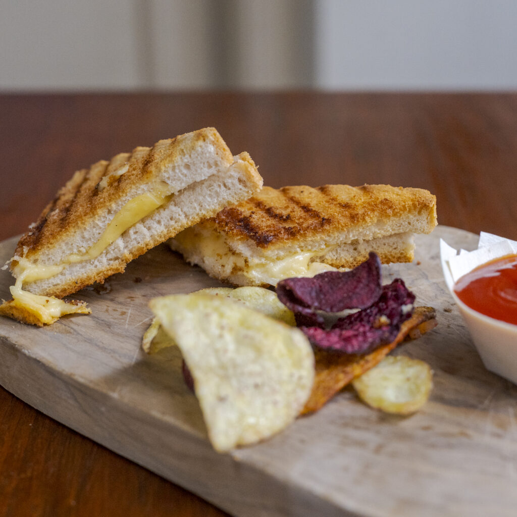 Kleine tosti met kaas en ketchup