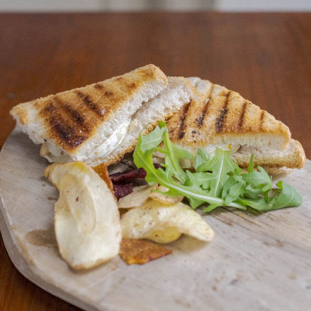 Kleine tosti met geitenkaas en honing