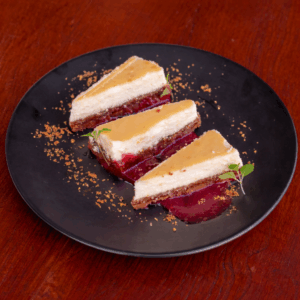 Cheesecake met compote van rood fruit (huisgemaakt)